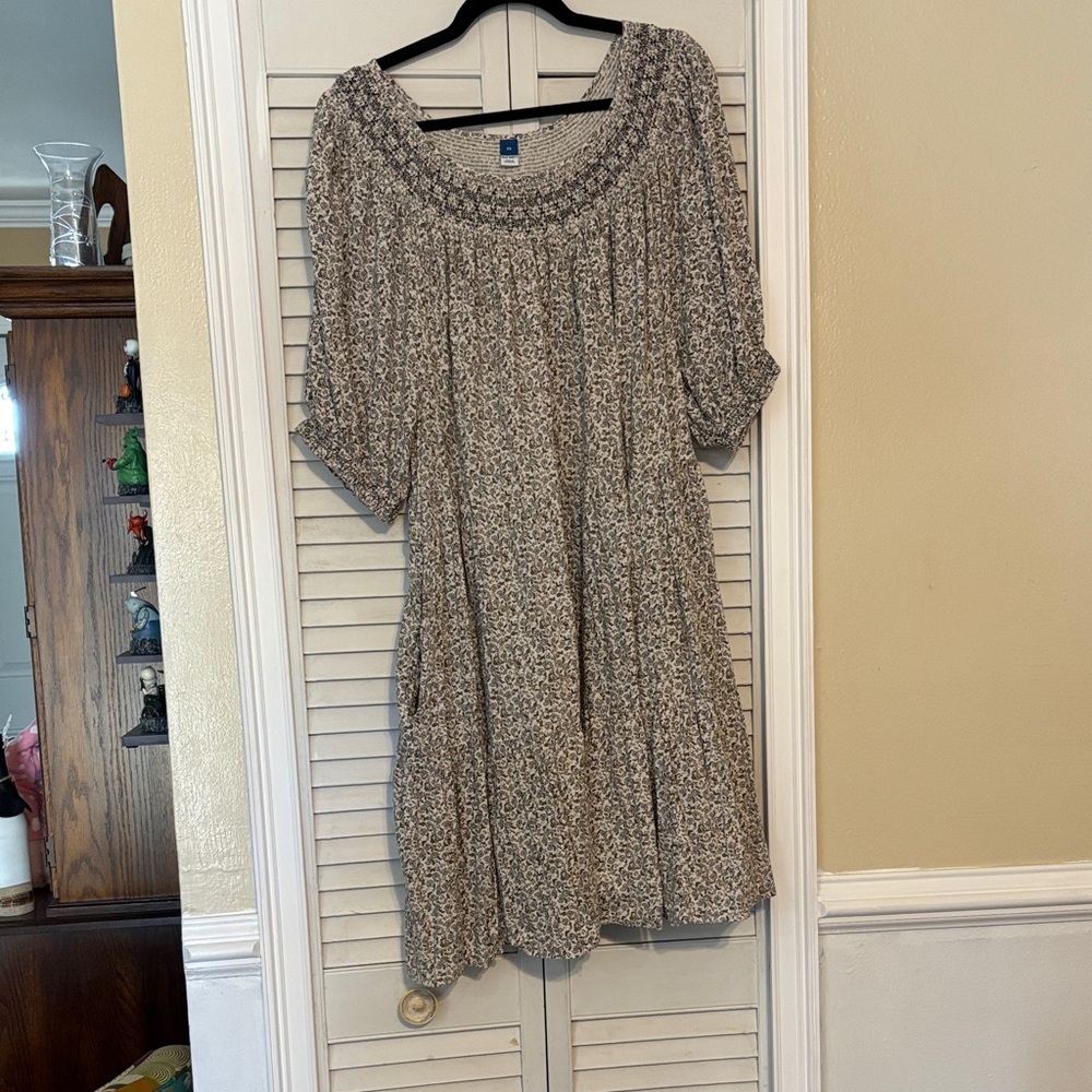 Old Navy Gray Floral Tunic Top